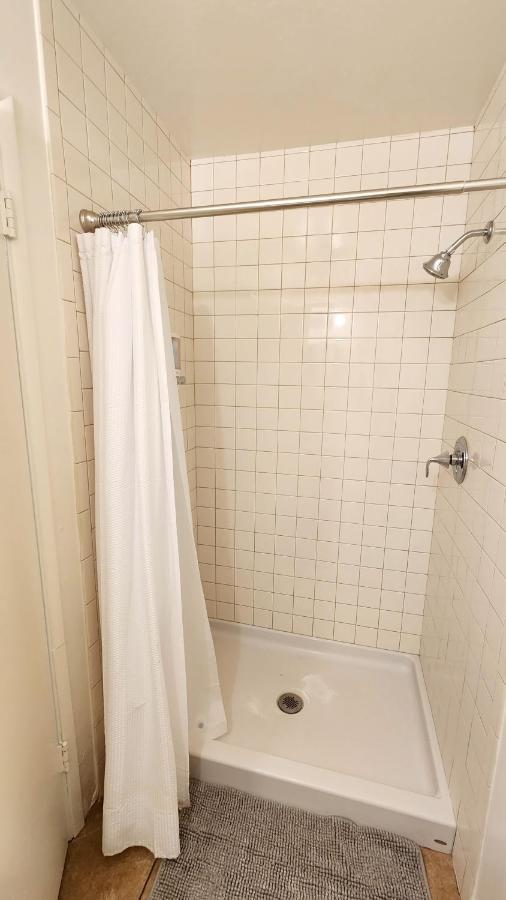 Centrally Located, 4X Queen, 300 Mbps Internet With Backyard! Хемет Экстерьер фото