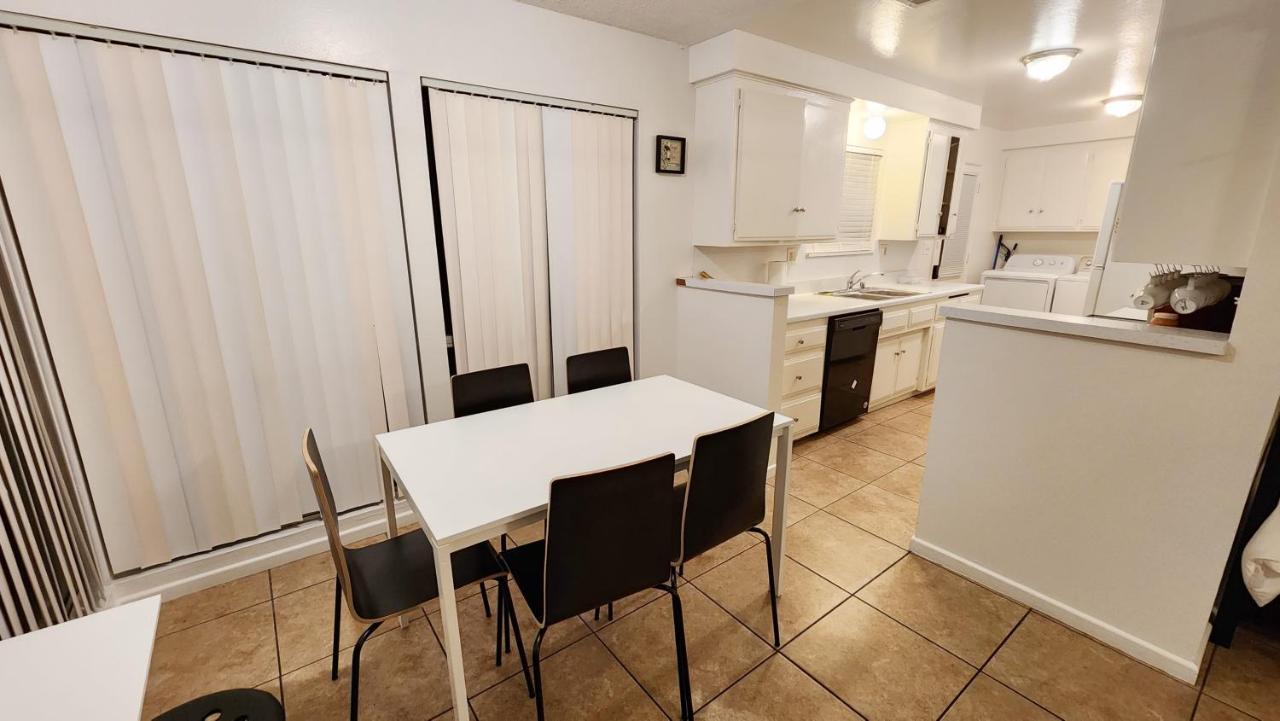 Centrally Located, 4X Queen, 300 Mbps Internet With Backyard! Хемет Экстерьер фото