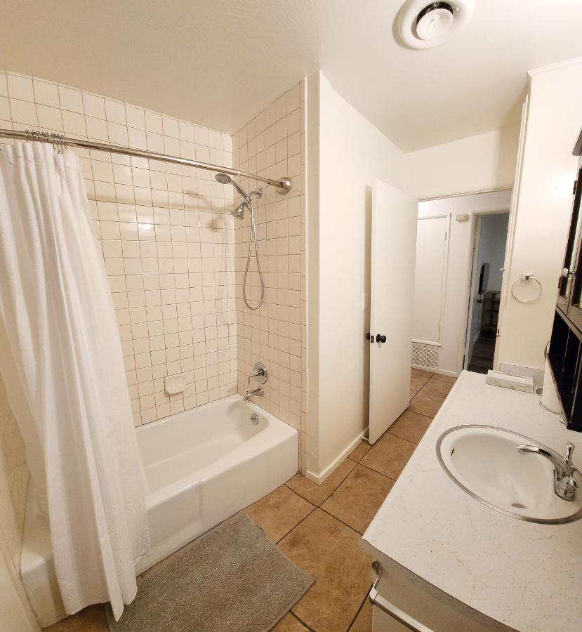 Centrally Located, 4X Queen, 300 Mbps Internet With Backyard! Хемет Экстерьер фото