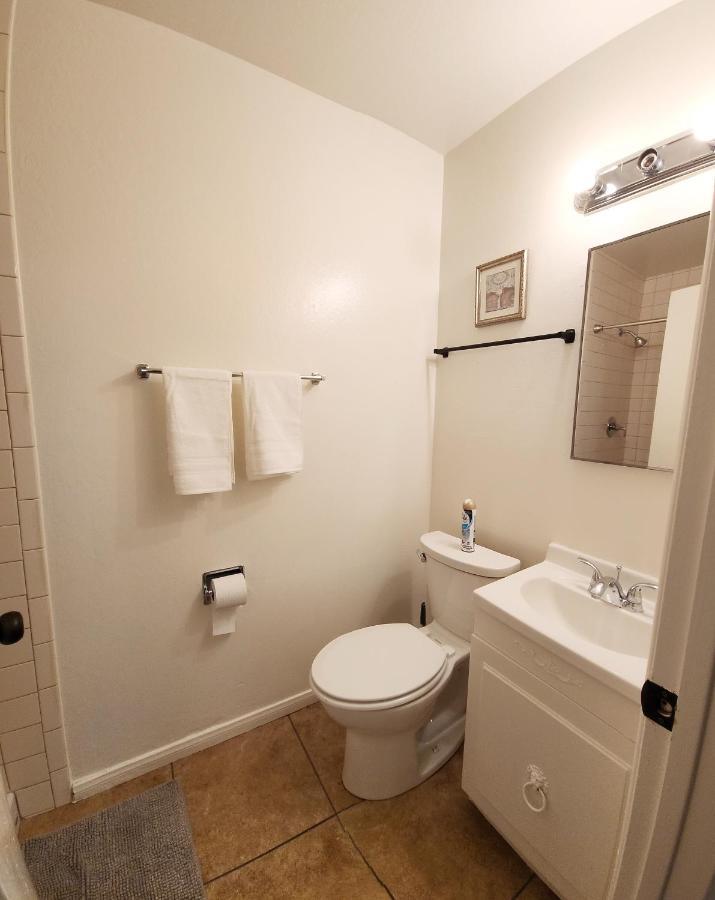 Centrally Located, 4X Queen, 300 Mbps Internet With Backyard! Хемет Экстерьер фото